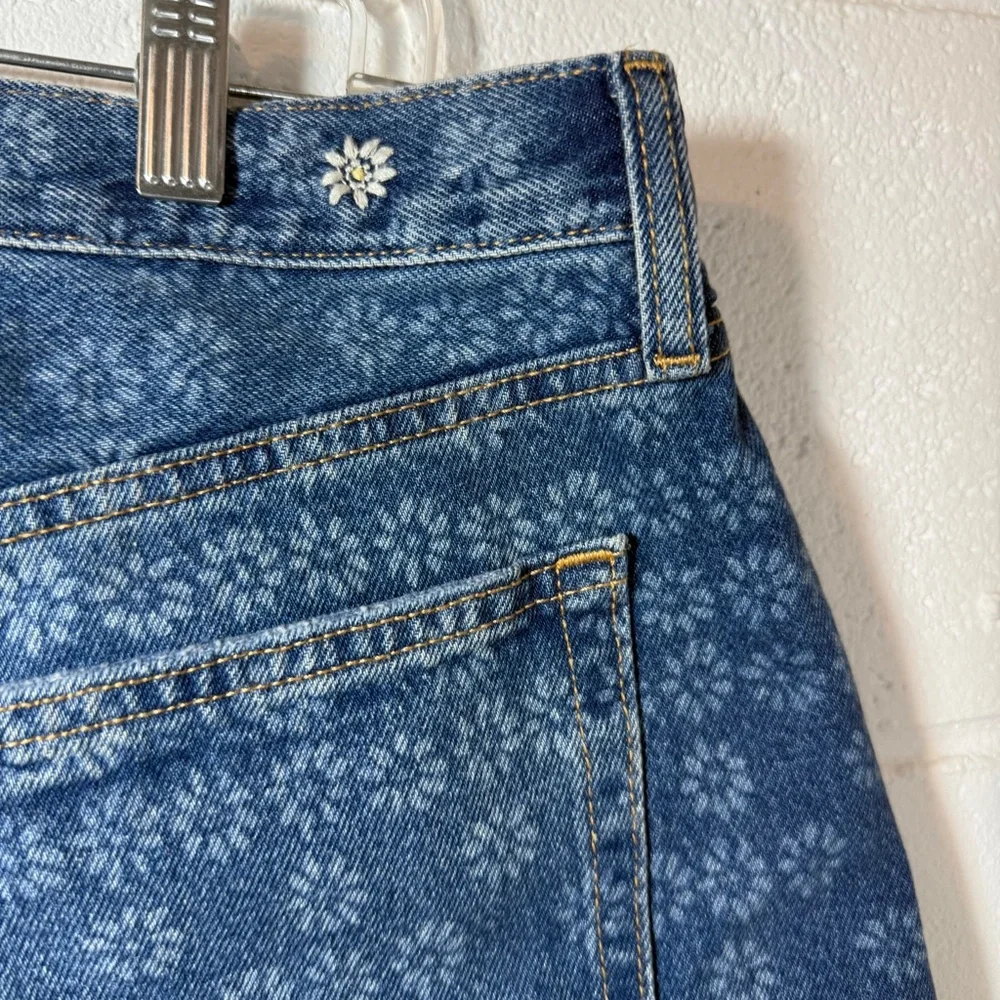 Universal Thread Women's Mid-Rise 90s Baggy Embroidered Floral Print Denim Short